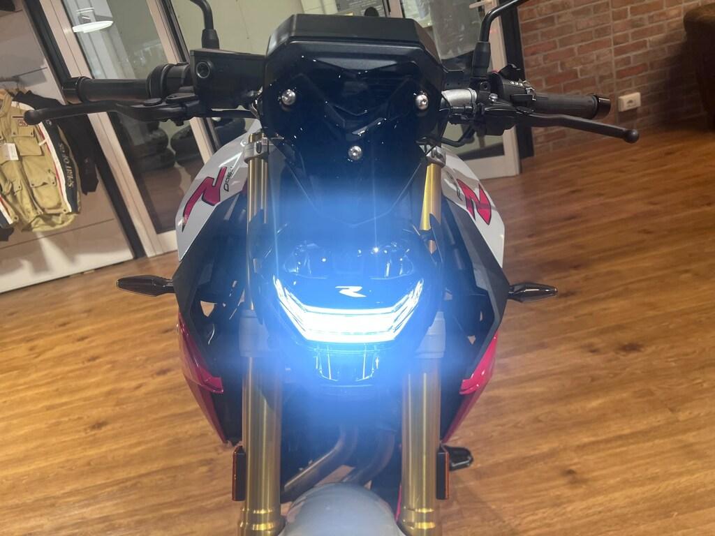 F 900 R