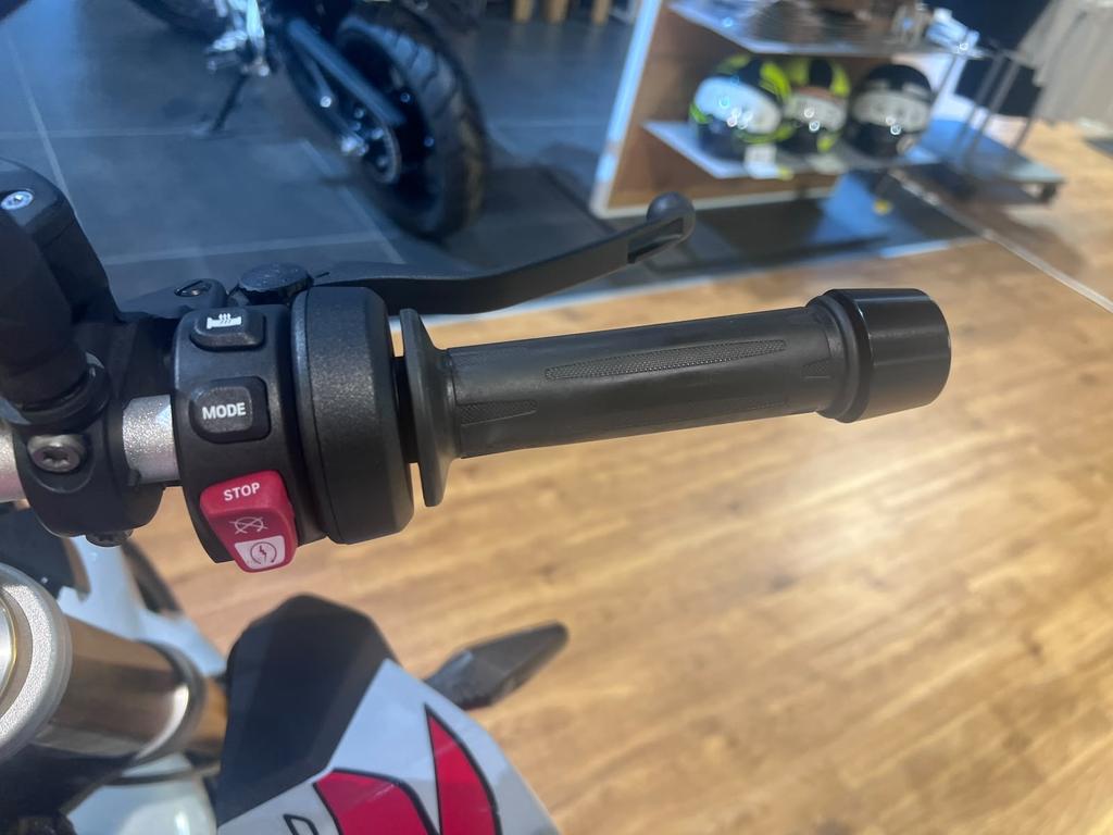 F 900 R