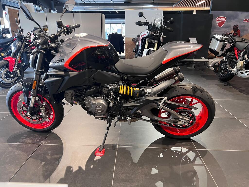 MONSTER V2 890