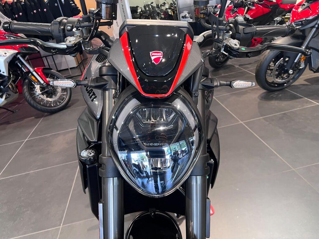 MONSTER V2 890