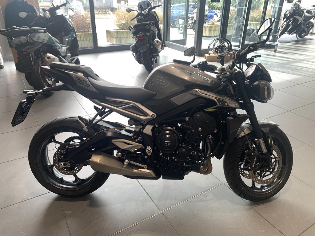 STREET TRIPLE 765