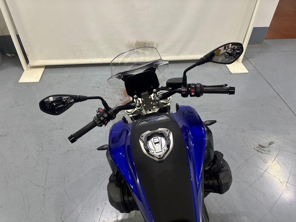 R 1300 R