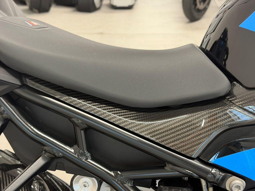 M 1000 R