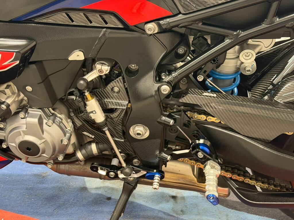 M 1000 R