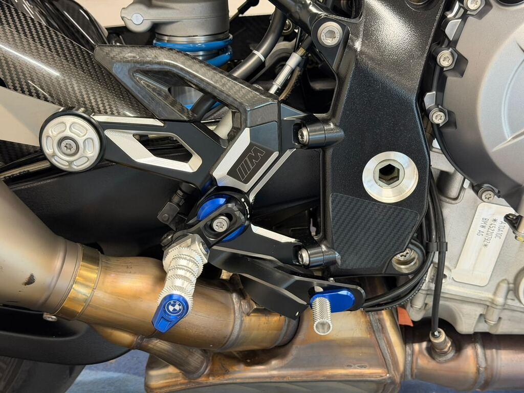 M 1000 R