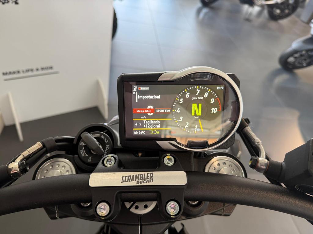 SCRAMBLER 800