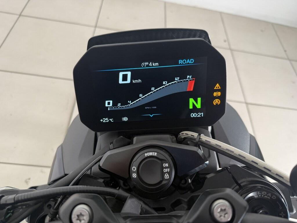 M 1000 R