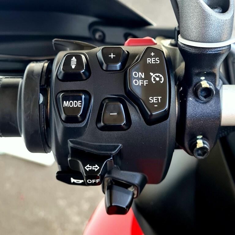 MULTISTRADA V4