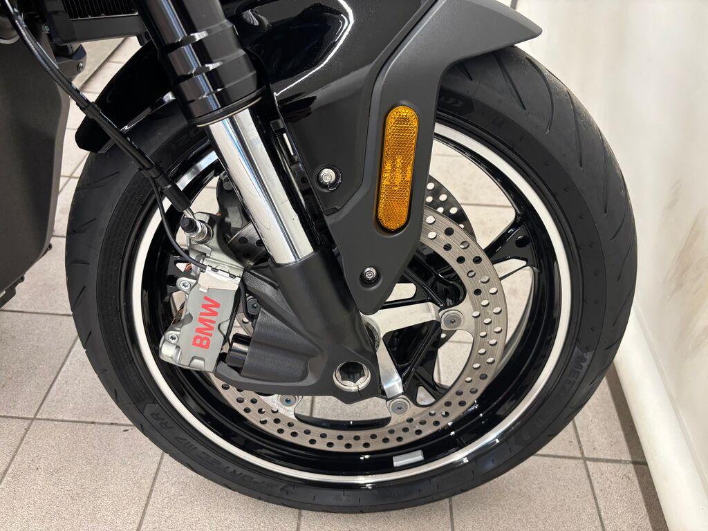 R 1300 R