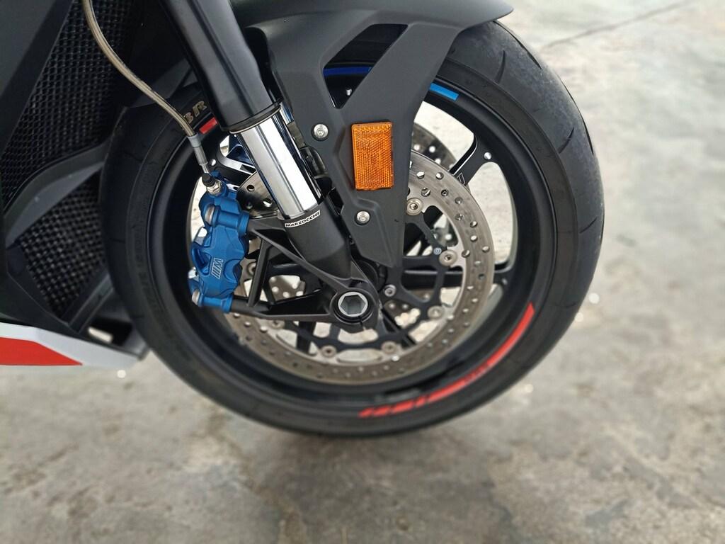 M 1000 R