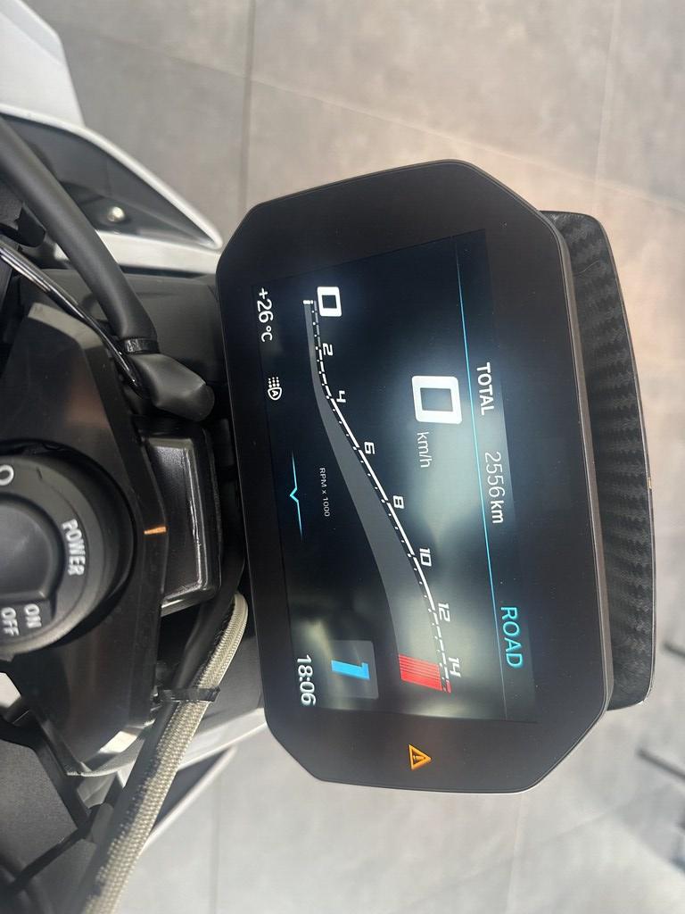 M 1000 R