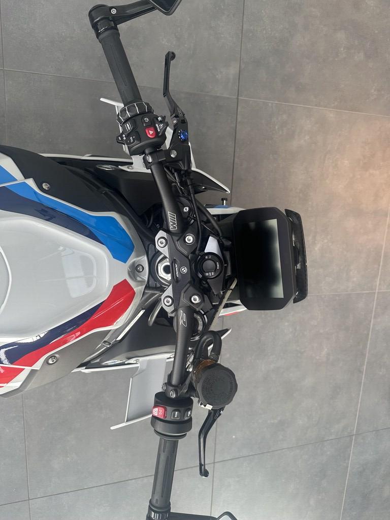 M 1000 R