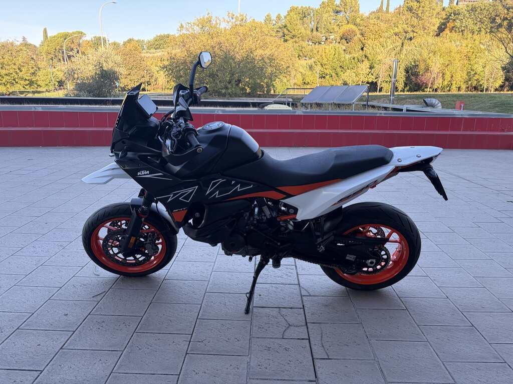 890 SMT
