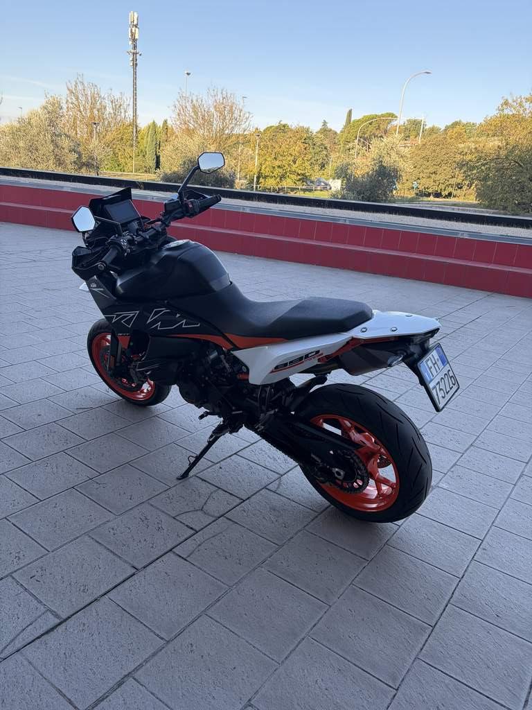 890 SMT