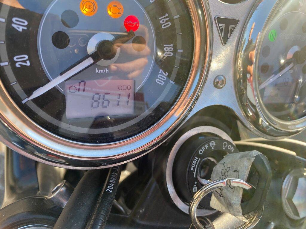BONNEVILLE 900 T100