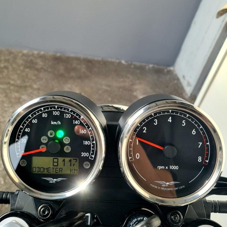 V7 850