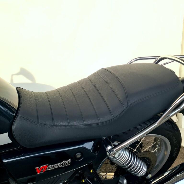 V7 850
