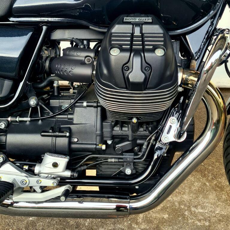 V7 850