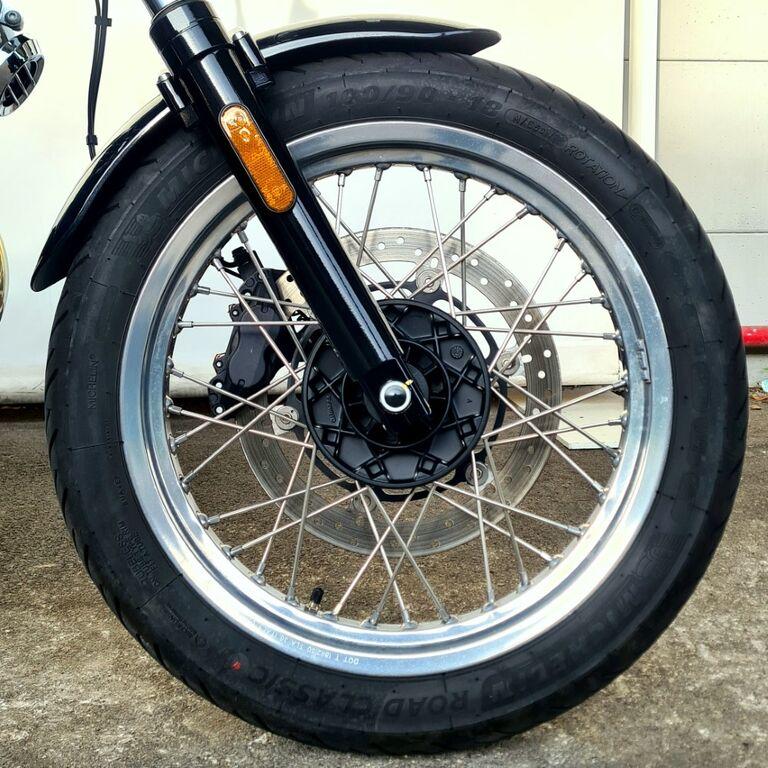 V7 850