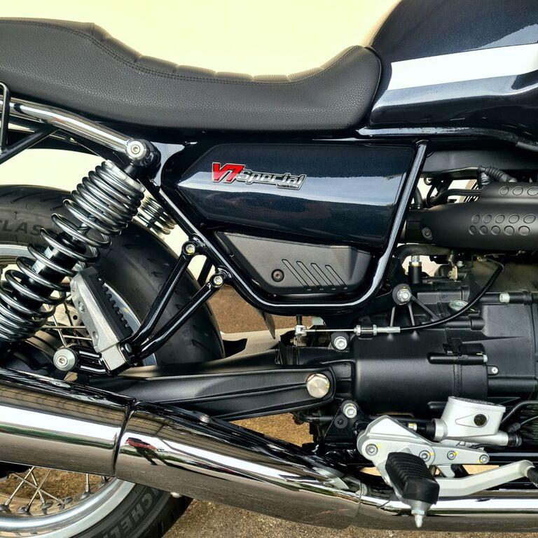 V7 850