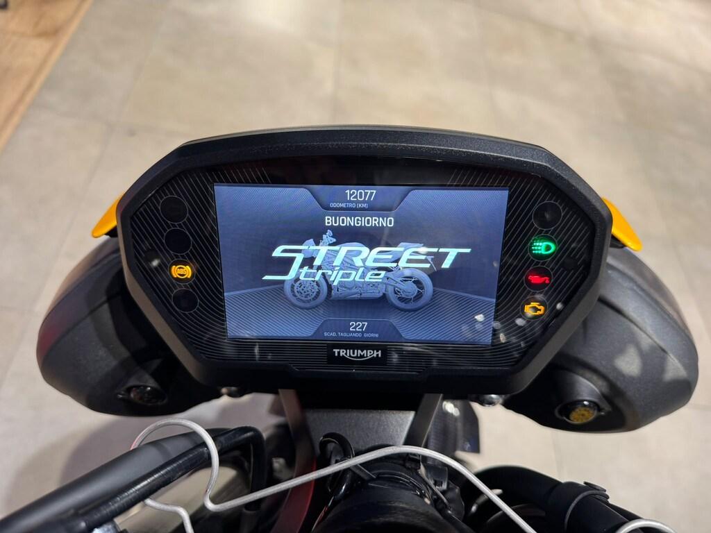 STREET TRIPLE 765