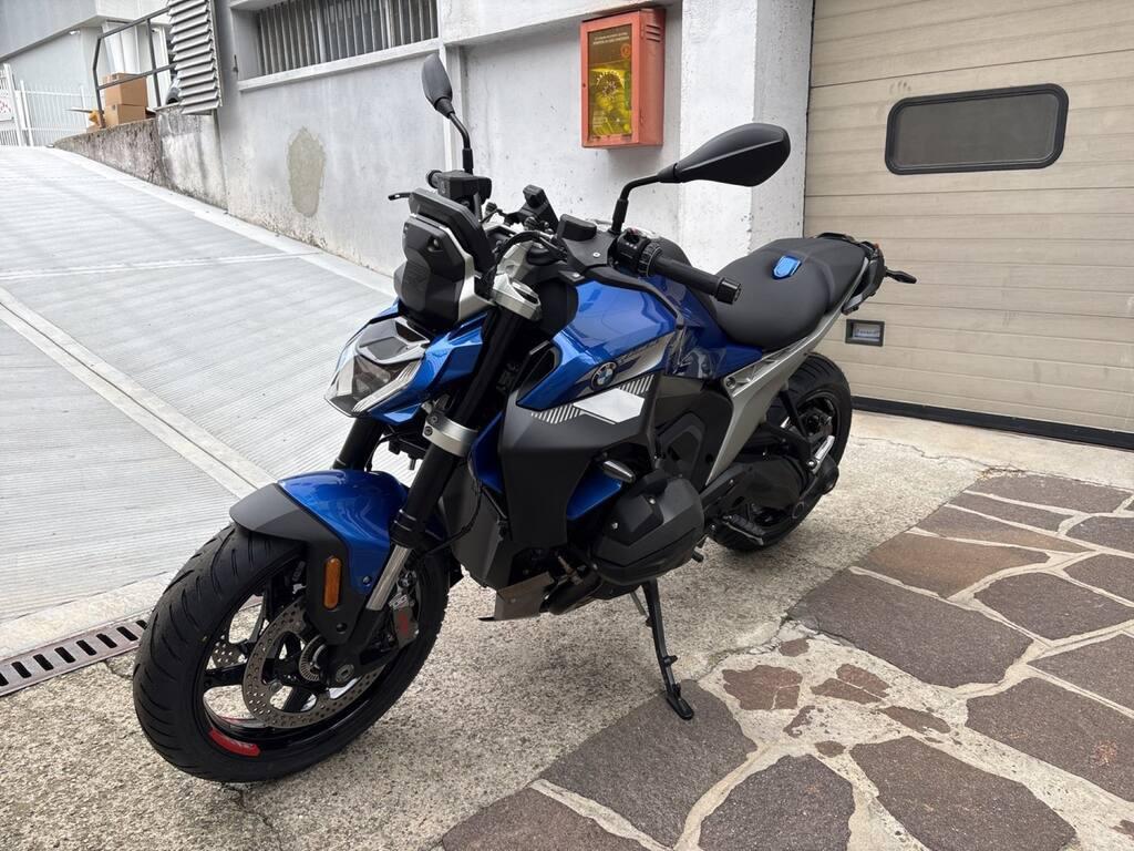 R 1300 R