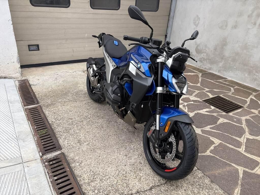 R 1300 R