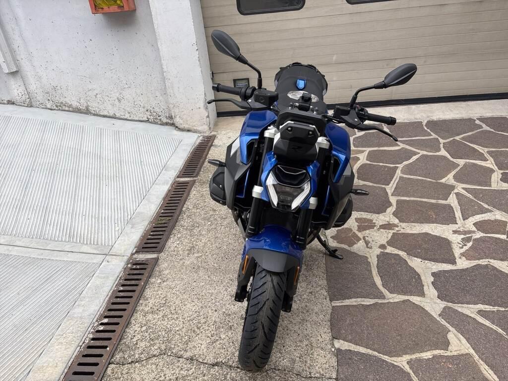 R 1300 R
