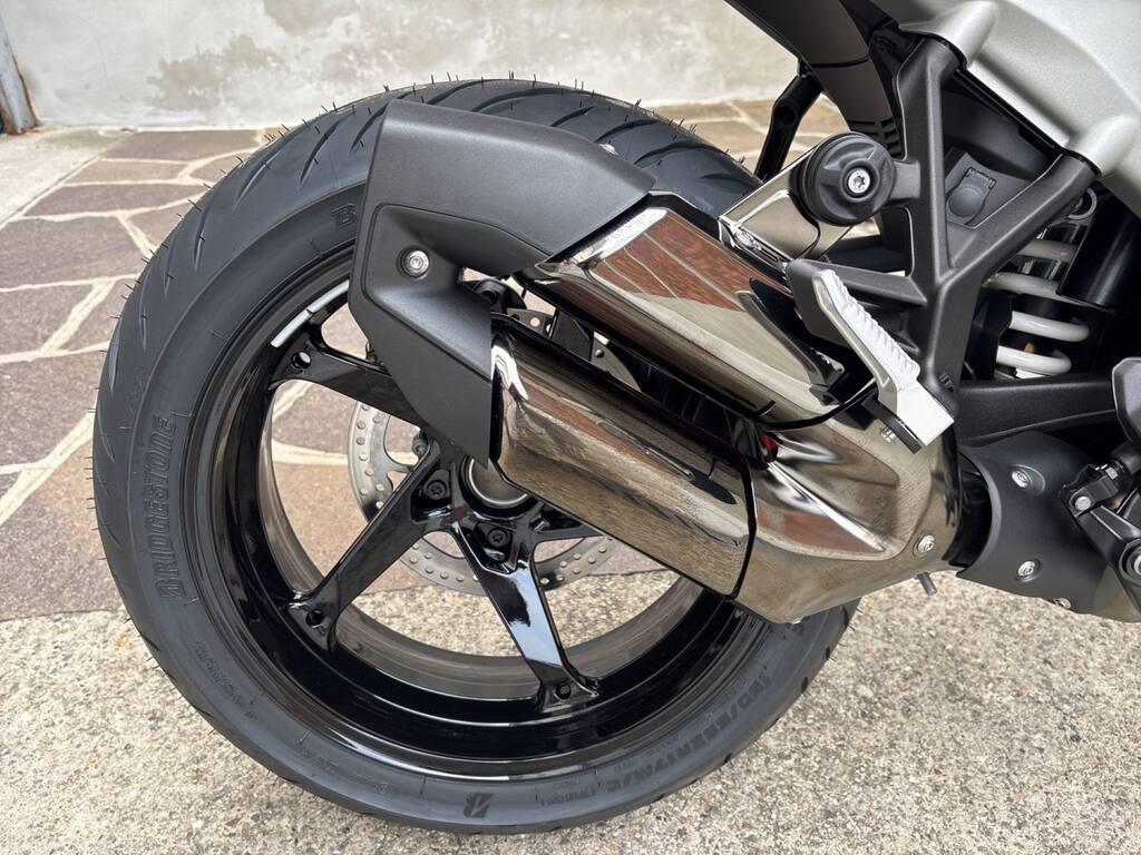 R 1300 R