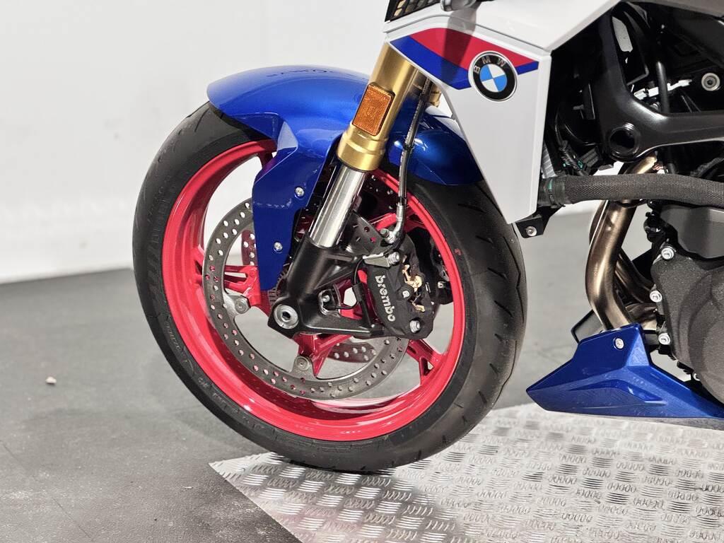 F 900 R