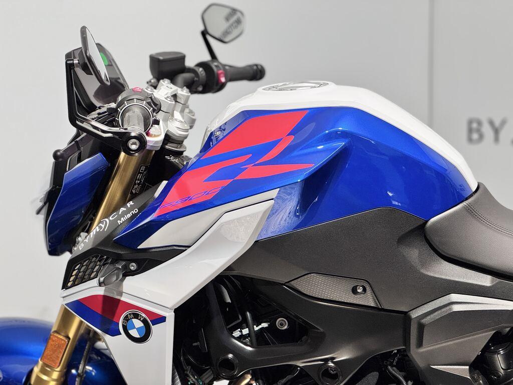 F 900 R