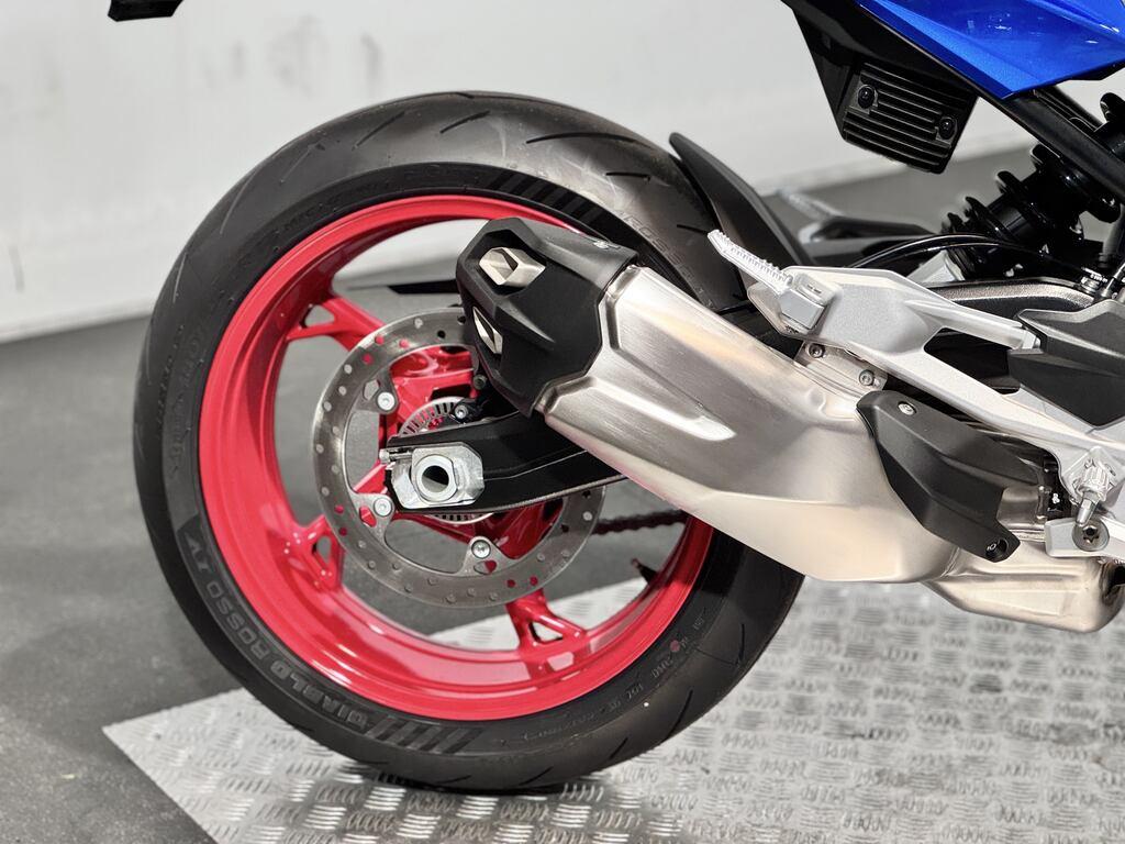 F 900 R