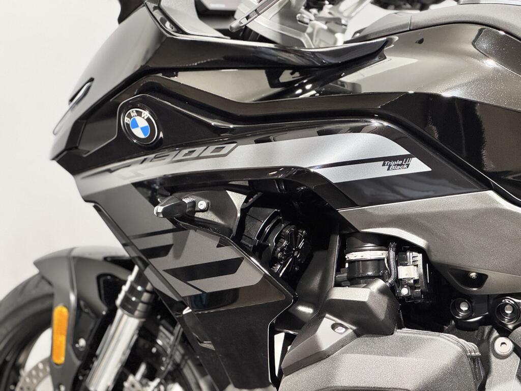 R 1300 RS