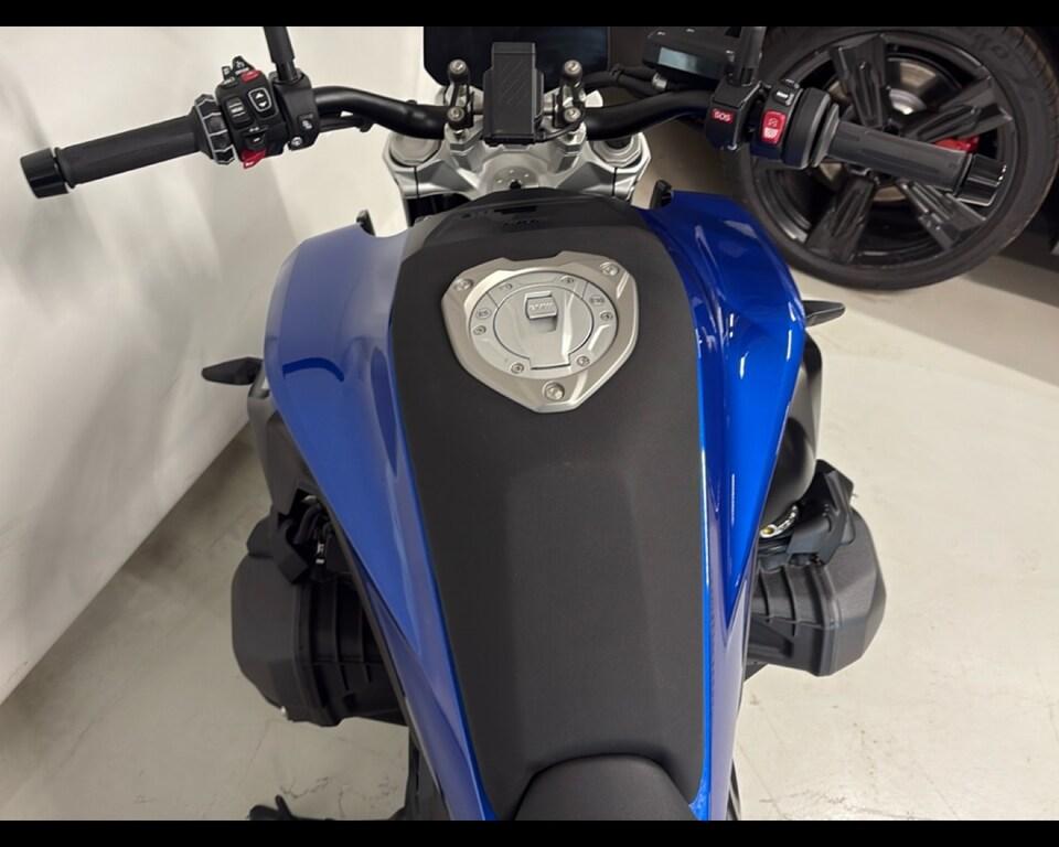 R 1300 R