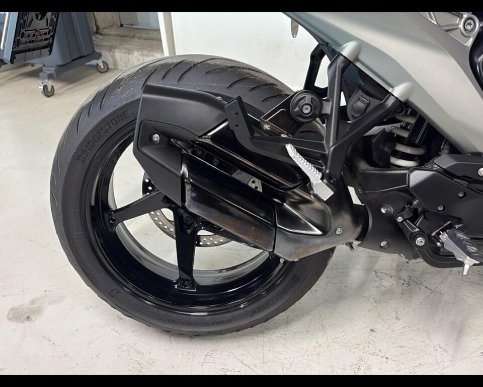 R 1300 R