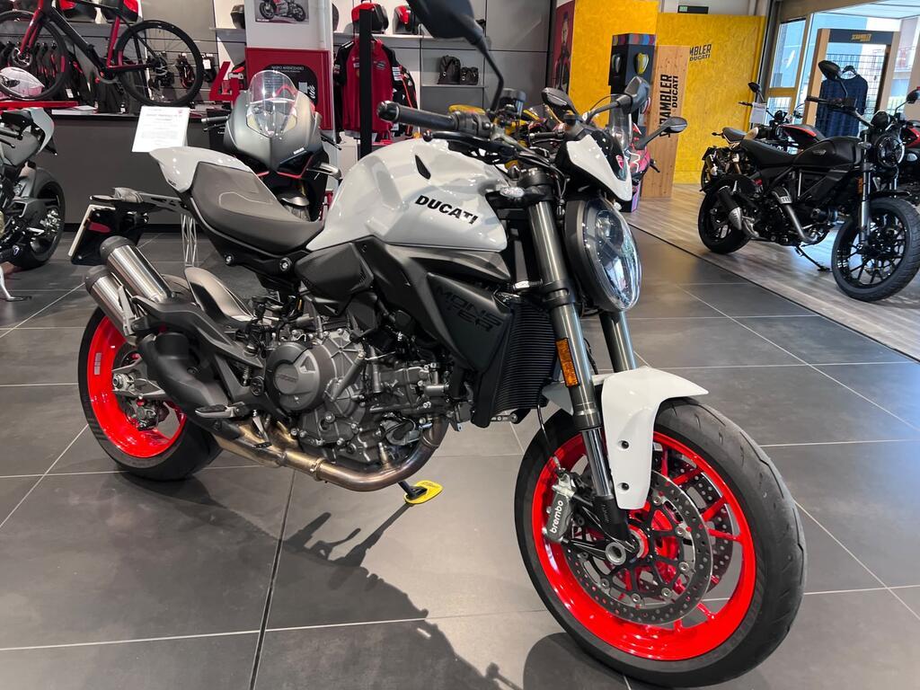 MONSTER V2 890