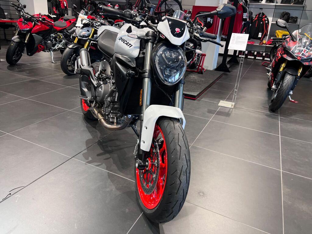 MONSTER V2 890