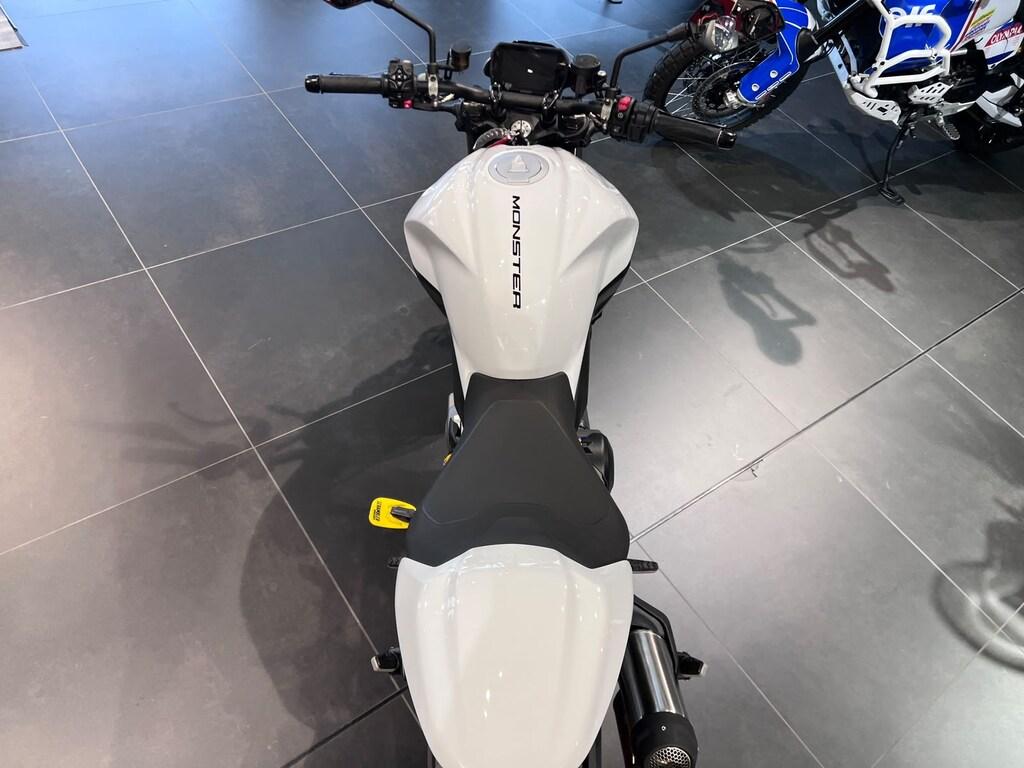 MONSTER V2 890
