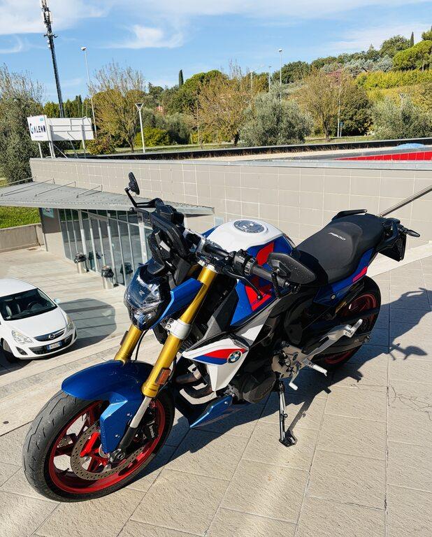 F 900 R