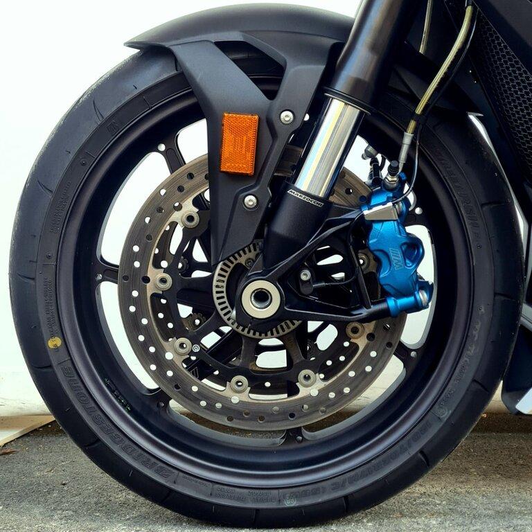 M 1000 R