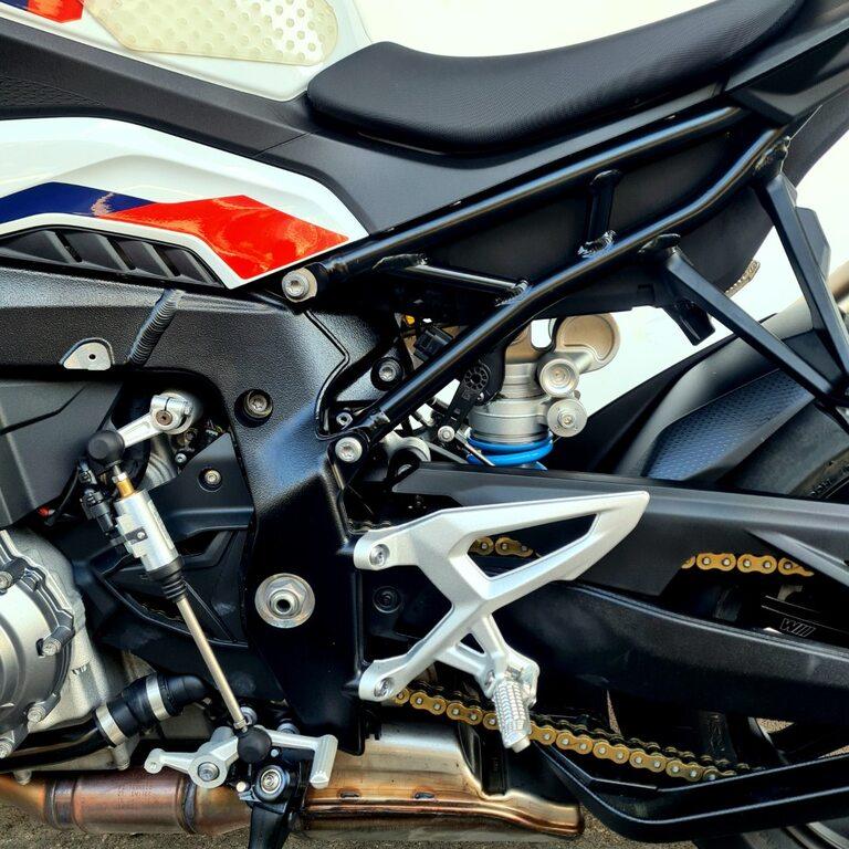 M 1000 R