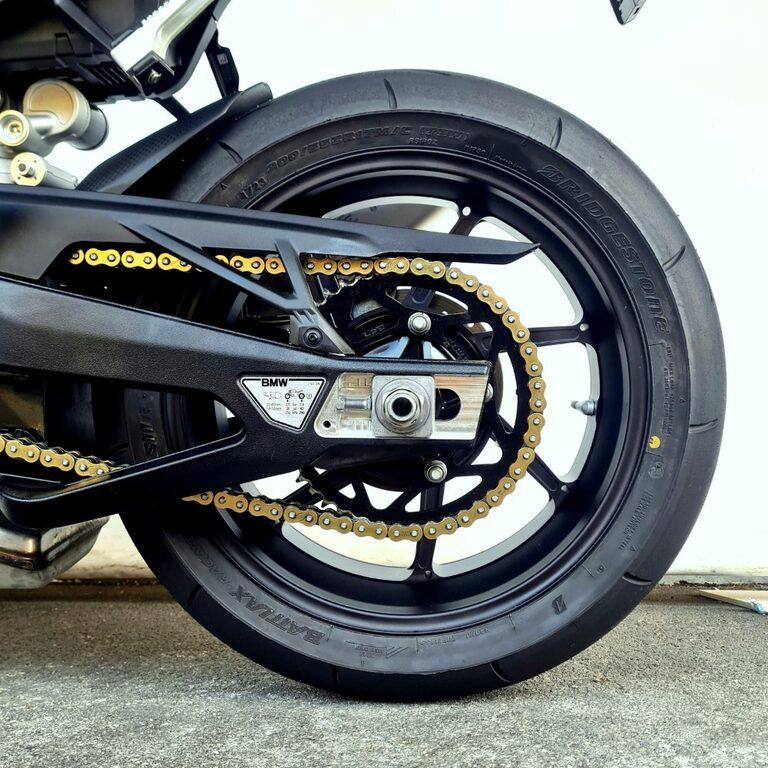 M 1000 R