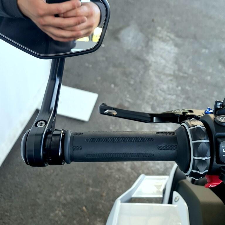 M 1000 R