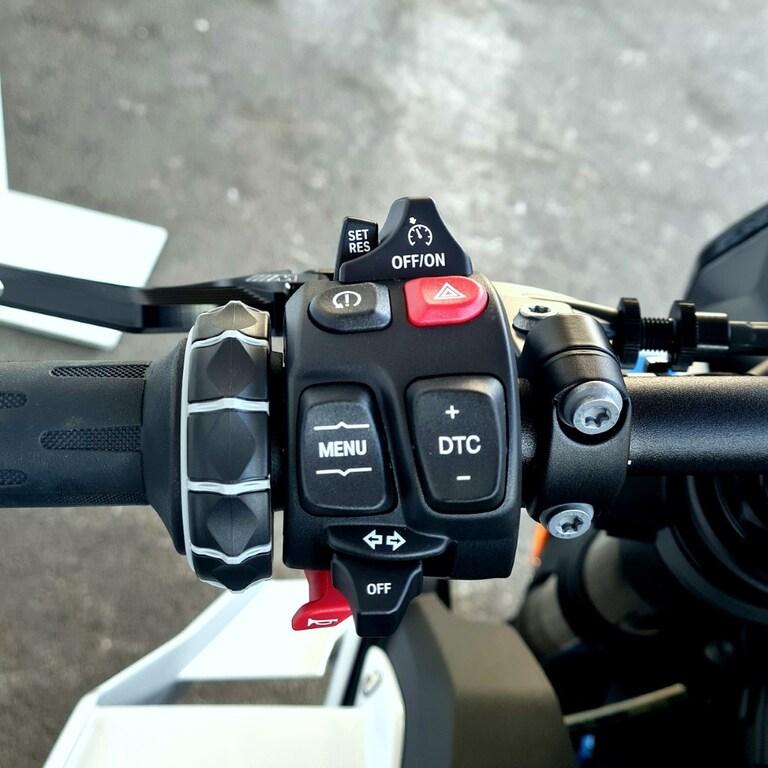 M 1000 R