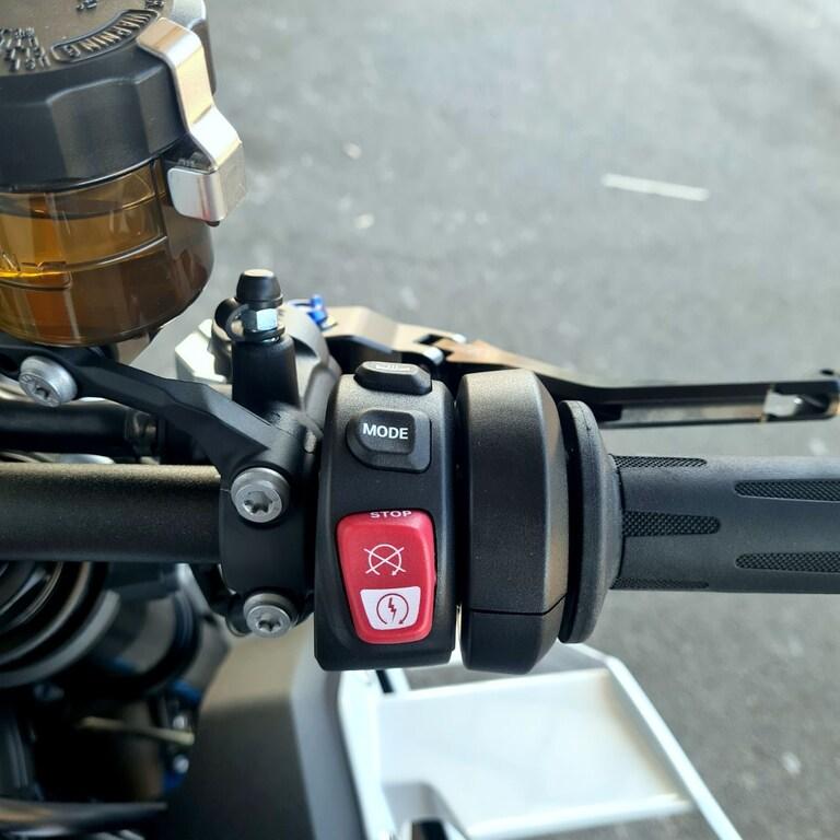 M 1000 R