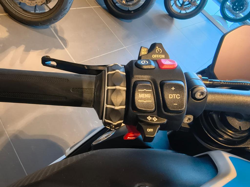 M 1000 R