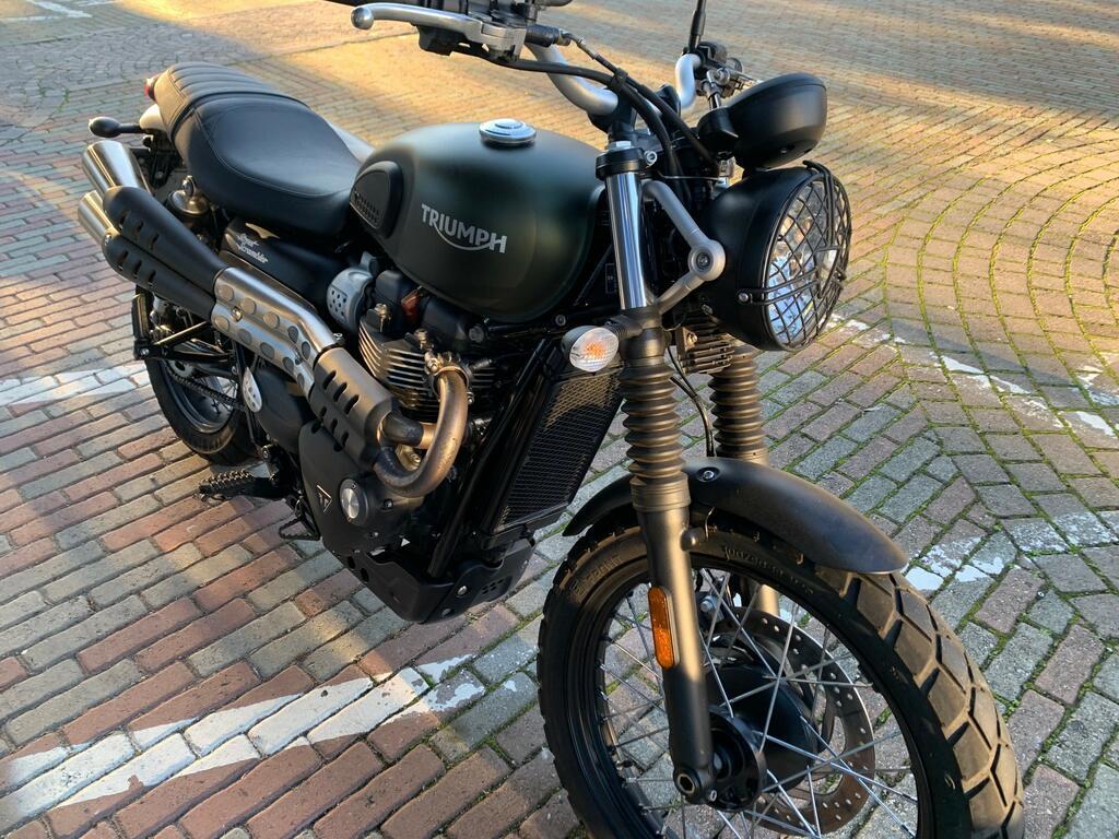 STREET SCRAMBLER 900