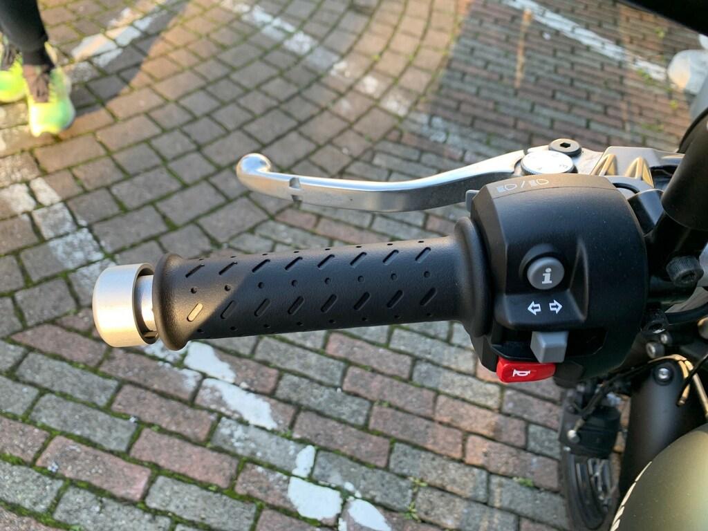 STREET SCRAMBLER 900