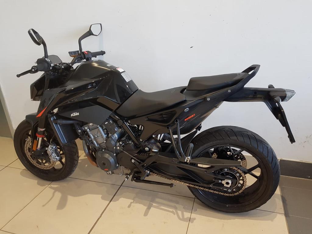 890 DUKE