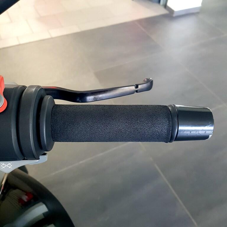 R 1200 R